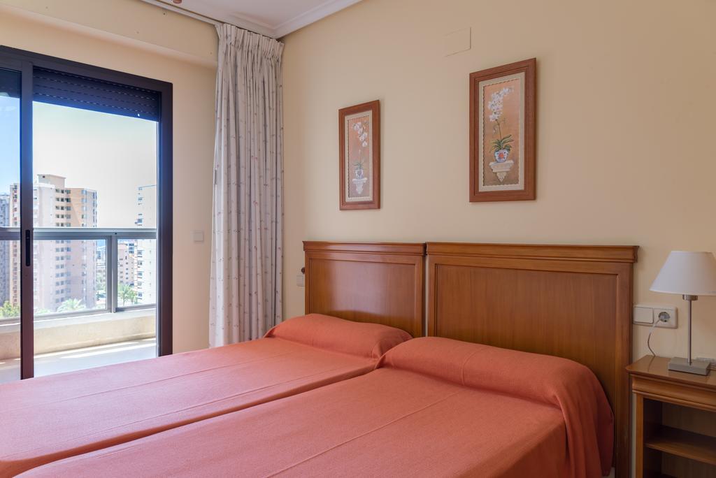 Gemelos 20 Benidorm Bilik gambar
