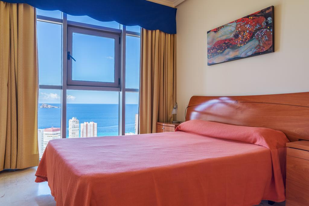 Gemelos 20 Benidorm Bilik gambar