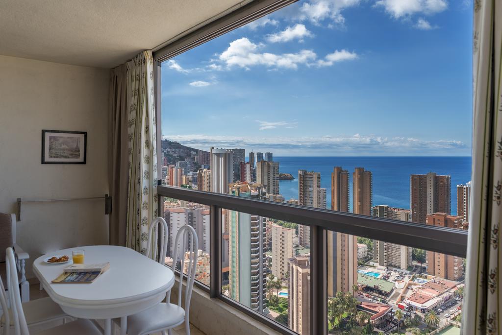 Gemelos 20 Benidorm Bilik gambar