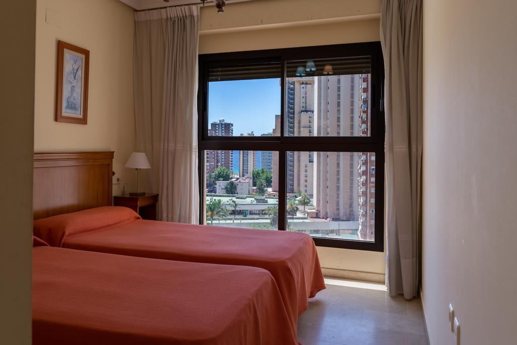 Gemelos 20 Benidorm Bilik gambar