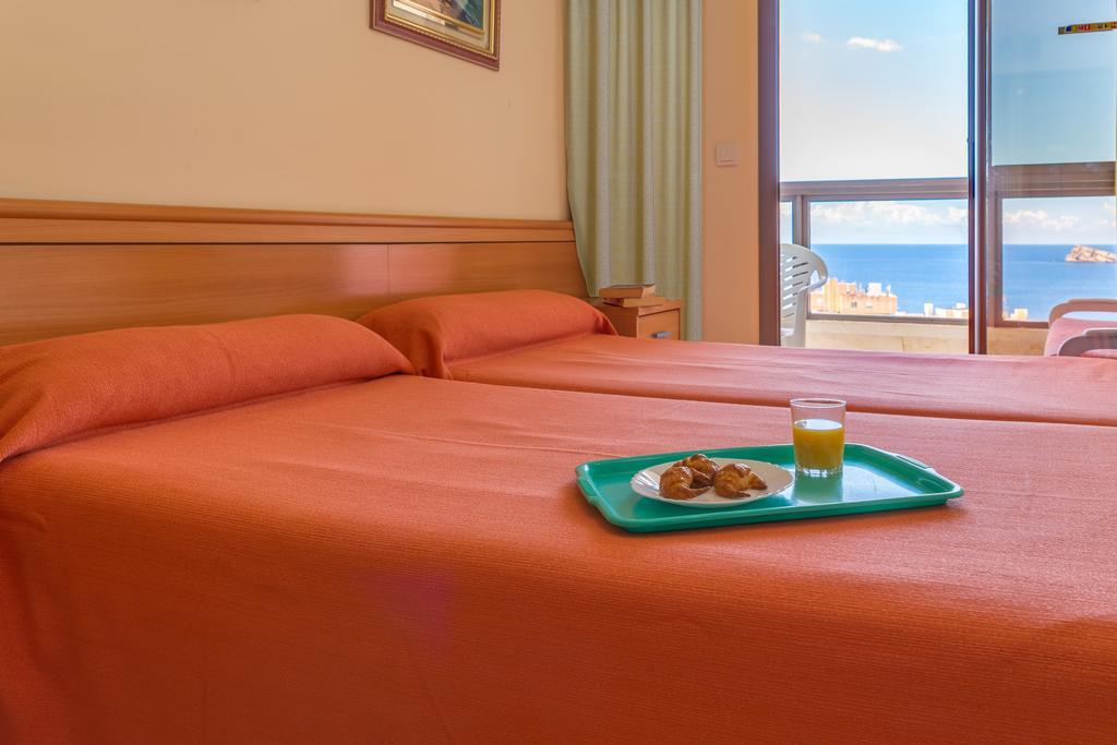 Gemelos 20 Benidorm Bilik gambar